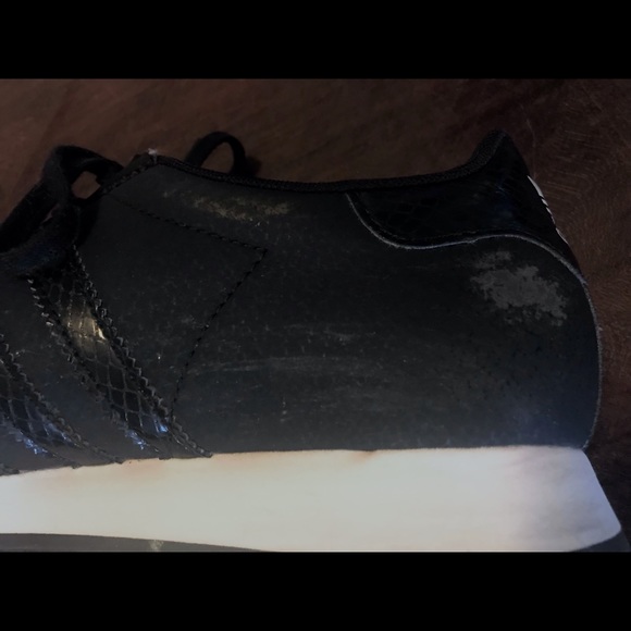Black Adidas Somoa - sz 7 - Picture 5 of 8